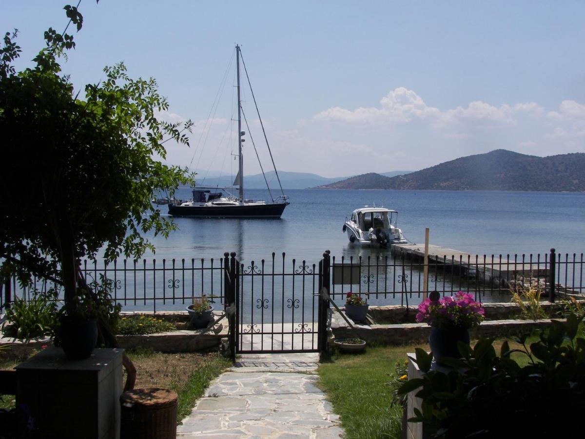 Blue Dreams Guest House Almiropotamos Bagian luar foto